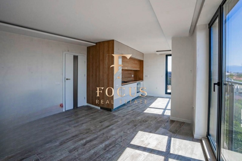 À venda  2 quartos Plovdiv , Mladejki Halm , 187 m² | 57220323