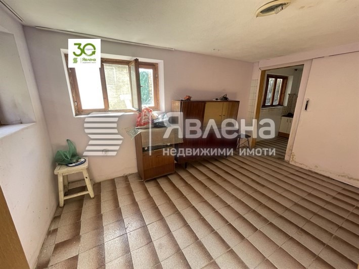 Продава ЕТАЖ ОТ КЪЩА, гр. Варна, Цветен квартал, снимка 5 - Етаж от къща - 55181969