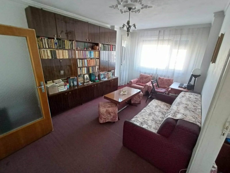 Продава 3-СТАЕН в град Плевен, Идеален център - 90 кв.м / 135 000 € » 264 037.05 лв., ШАНС