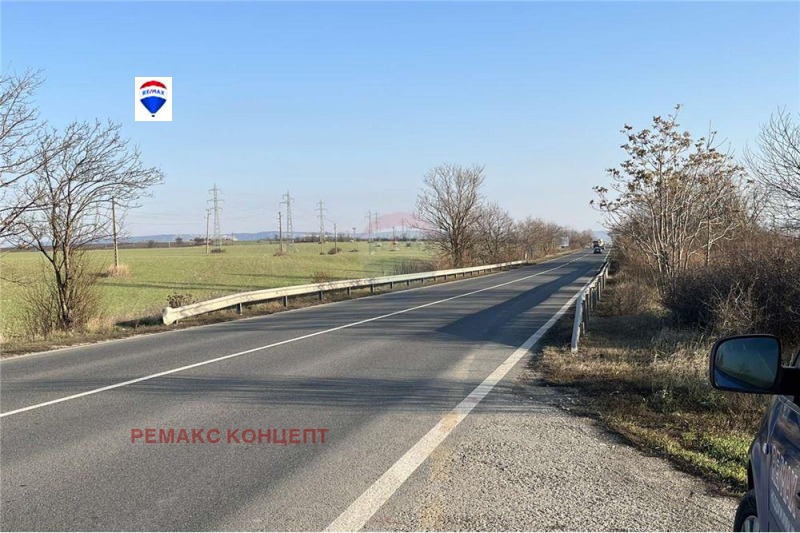 Продава ПАРЦЕЛ в град Шумен, Макак - 6293 кв.м / 53 686 € » 105 000.69 лв., РЕМАКС КОНЦЕПТ
