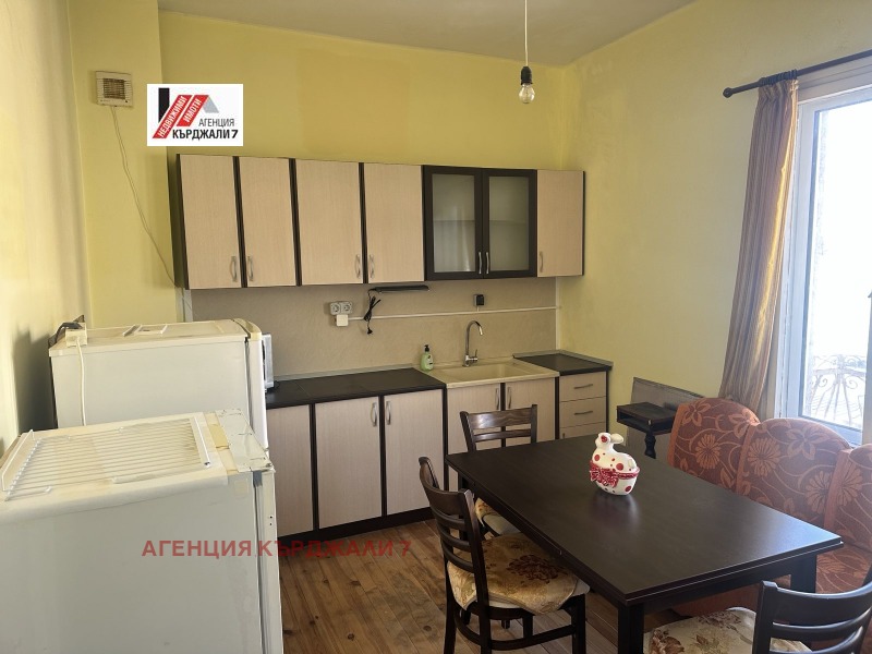 Продава 3-СТАЕН, гр. Кърджали, Център, снимка 11 - Апартаменти - 53601499