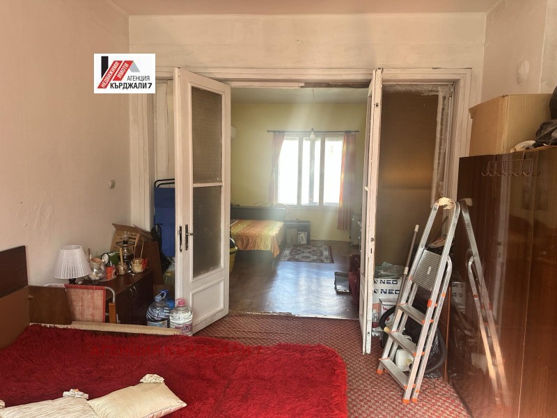 Продава 3-СТАЕН, гр. Кърджали, Център