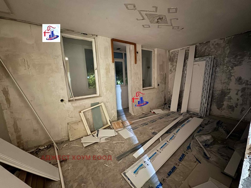 Продава 4-СТАЕН, гр. Шумен, 5-ти полк, снимка 2 - Апартаменти - 52378793