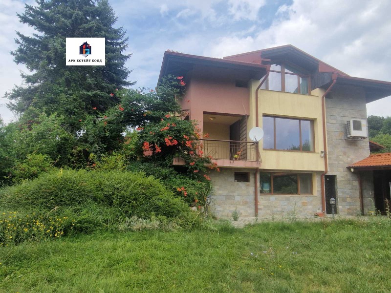 In vendita  Casa Pernik , Tsentar , 258 mq | 45835324