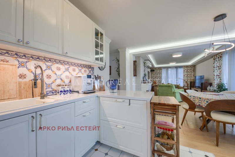 Eladó  3 hálószobás Sofia , Lozenec , 250 négyzetméter | 23611854