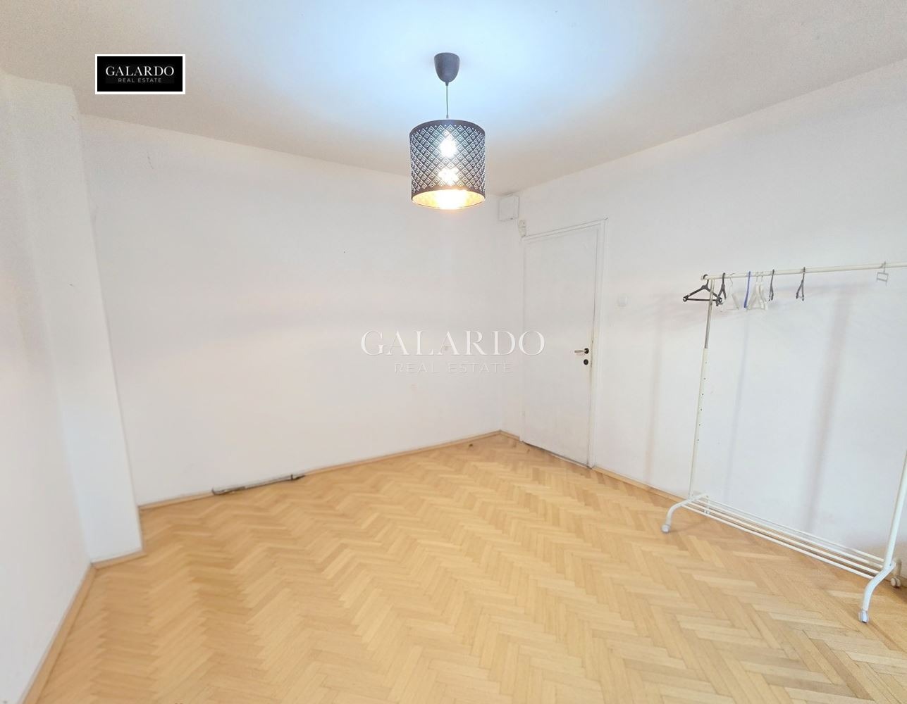 Продава 4-СТАЕН, гр. София, Център, снимка 2 - Апартаменти - 56370603