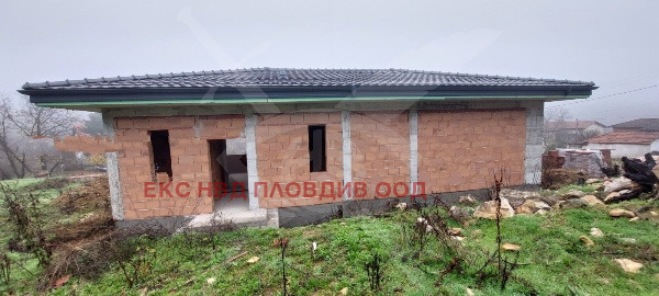 Продава КЪЩА, с. Розовец, област Пловдив, снимка 2 - Къщи - 53781105