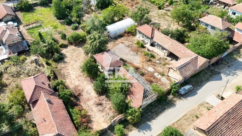 Продава КЪЩА, с. Лесичери, област Велико Търново