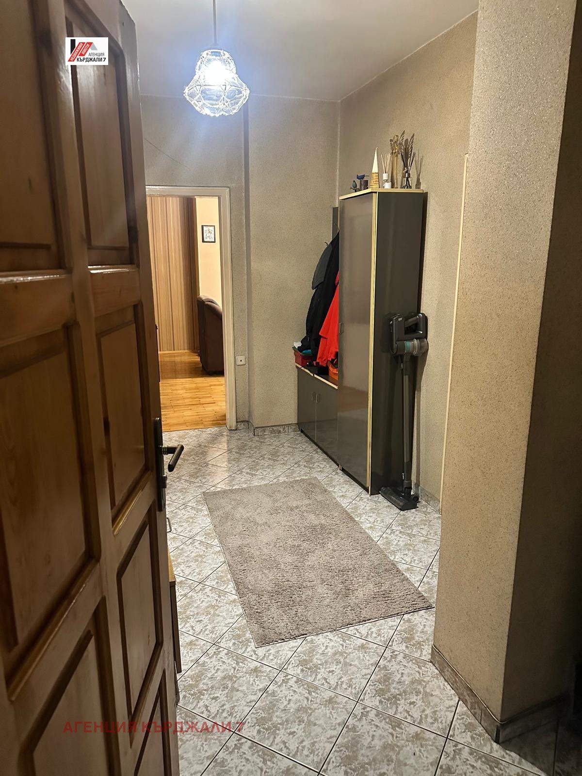 Продава МНОГОСТАЕН, гр. Кърджали, Център, снимка 5 - Апартаменти - 54590501