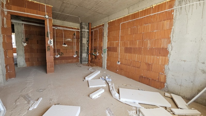 Продава  2-стаен град Пловдив , Остромила , 65 кв.м | 80609825 - изображение [4]
