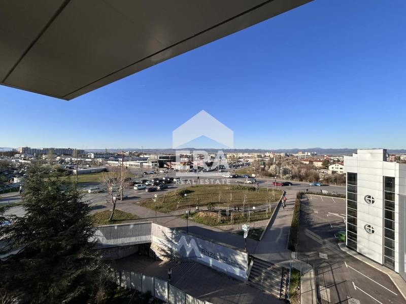 Eladó  Hivatal Sofia , Ljulin 1 , 229 négyzetméter | 25924316