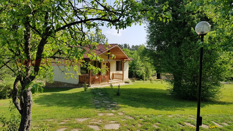 Продава ВИЛА в област Сливен, гр. Котел - 48 кв.м / 50 000 € » 97 791.50 лв.