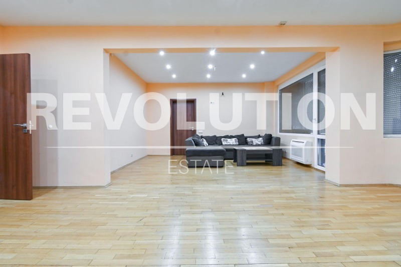 Продава МНОГОСТАЕН, гр. София, Център, снимка 3 - Апартаменти - 52646343