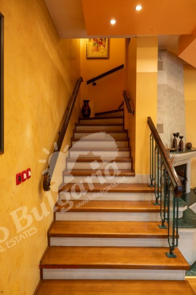 Продава КЪЩА, гр. Велико Търново, Стара част, снимка 11 - Къщи - 56037778