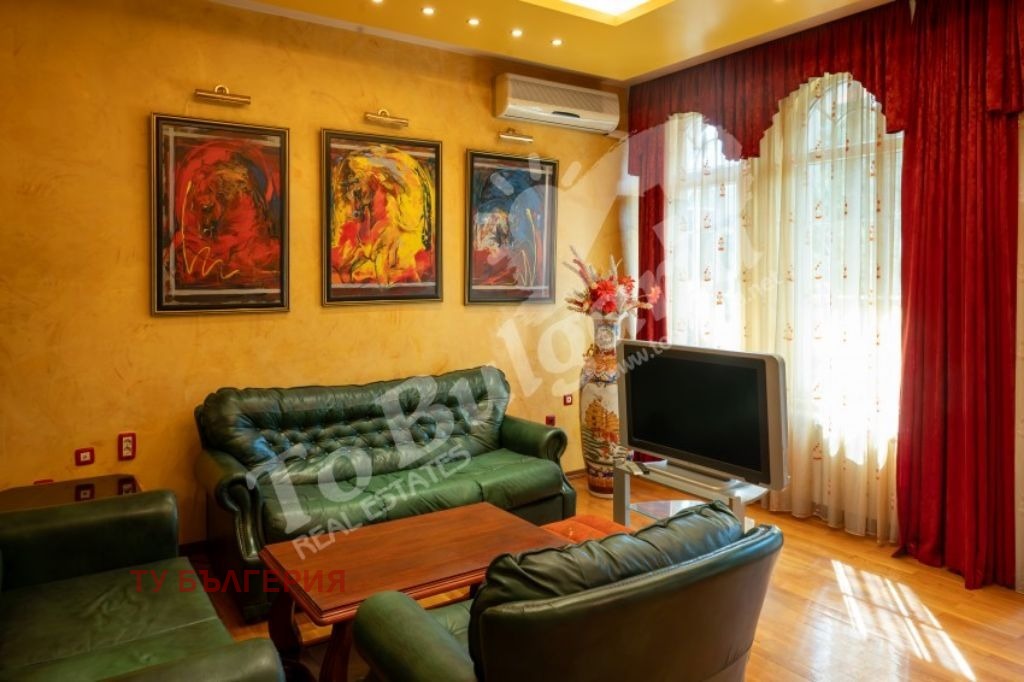 Продава КЪЩА, гр. Велико Търново, Стара част, снимка 2 - Къщи - 56037778