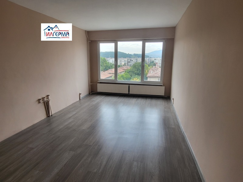 À venda  2 quartos Pernik , Iztok , 71 m² | 59276052