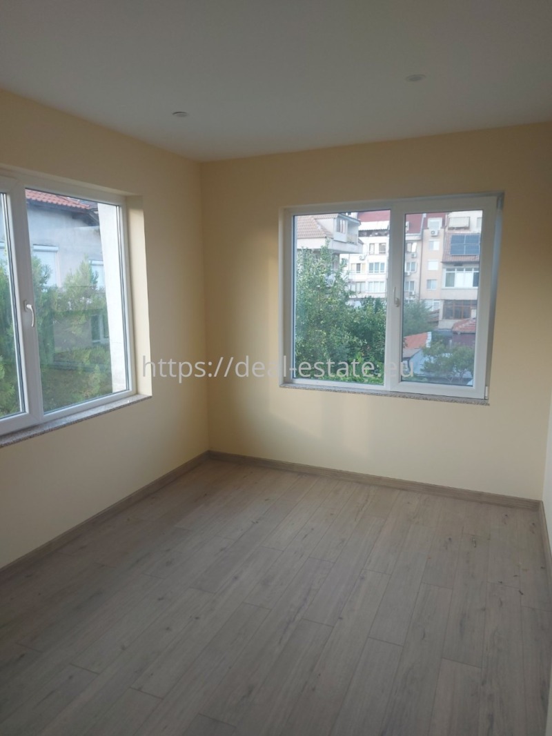 Продава МНОГОСТАЕН, град Благоевград, Широк център • 125000 € / 244478.75 лв. • 93807087 1