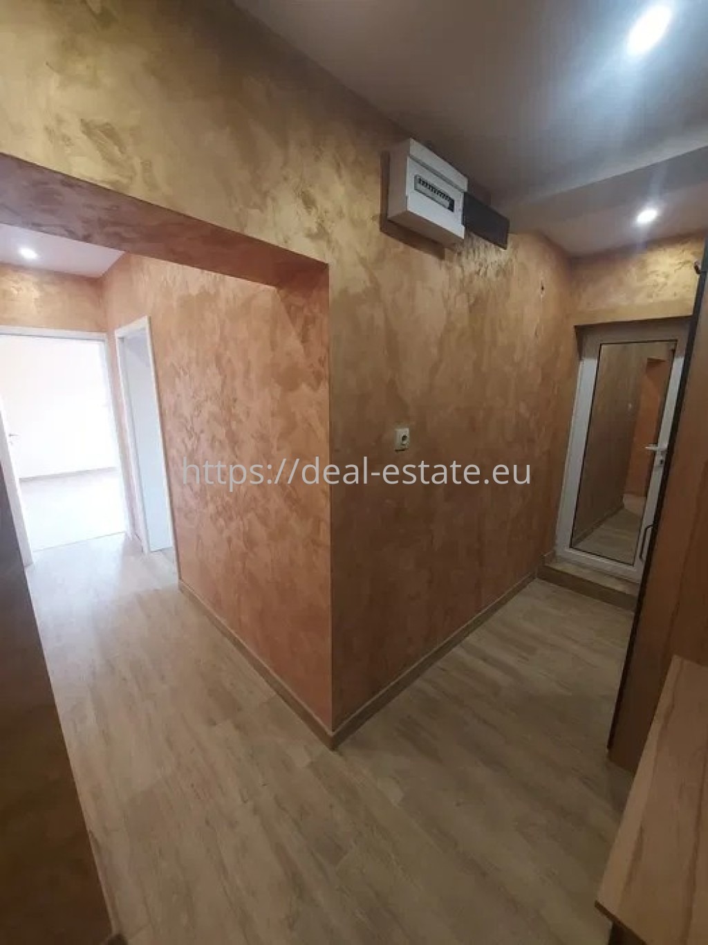 Продава МНОГОСТАЕН, гр. Благоевград, Широк център, снимка 2 - Апартаменти - 52251766