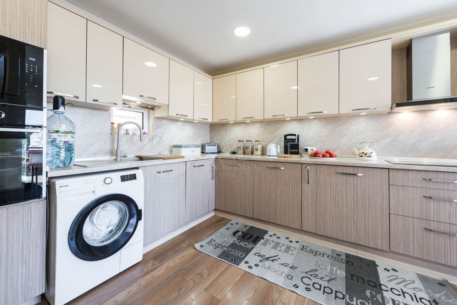 Продава КЪЩА, гр. Балчик, област Добрич, снимка 9 - Къщи - 56193723