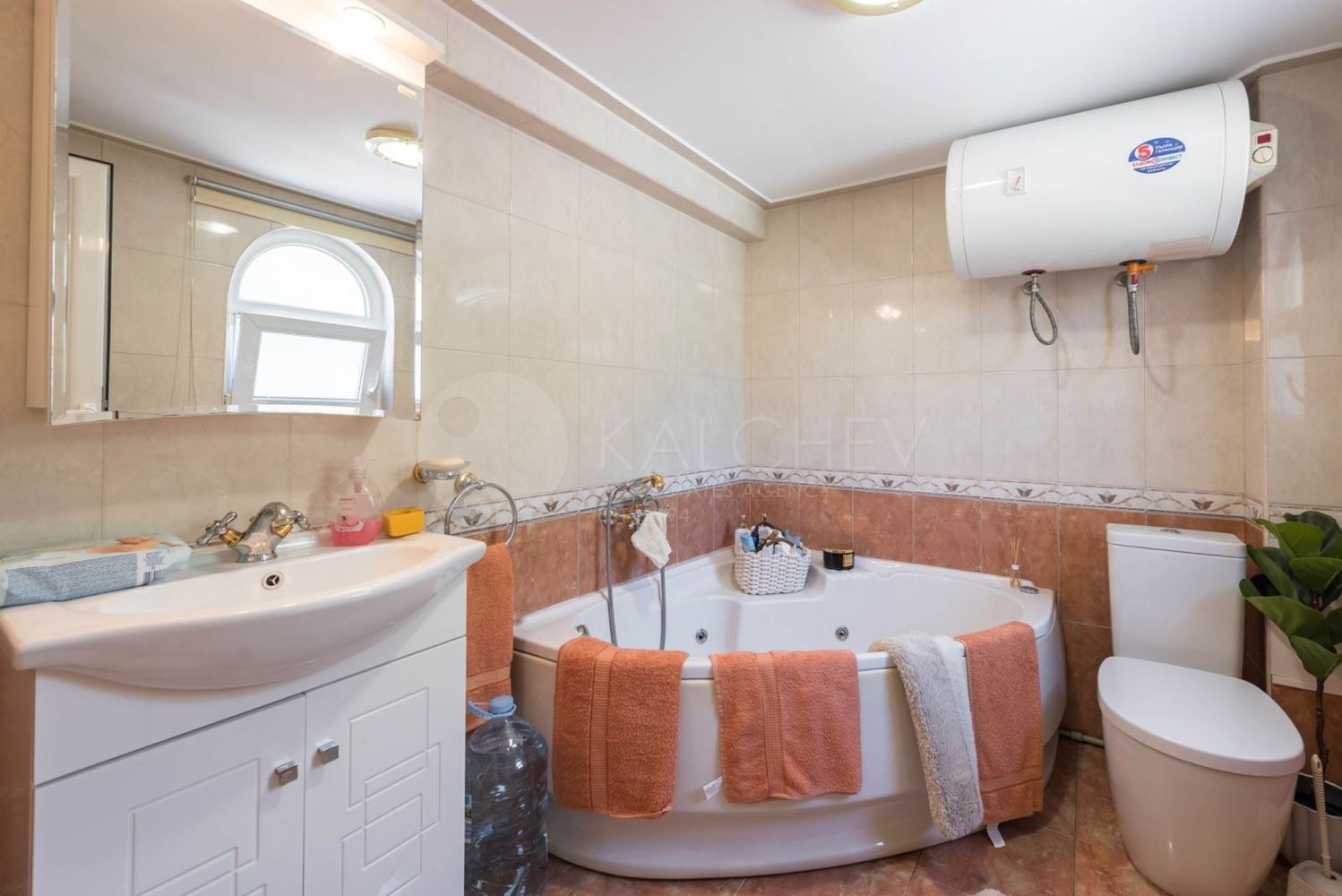 Продава КЪЩА, гр. Балчик, област Добрич, снимка 14 - Къщи - 56193723