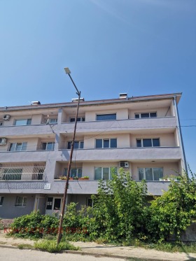 Piso de la casa Novi pazar, región Shumen 1