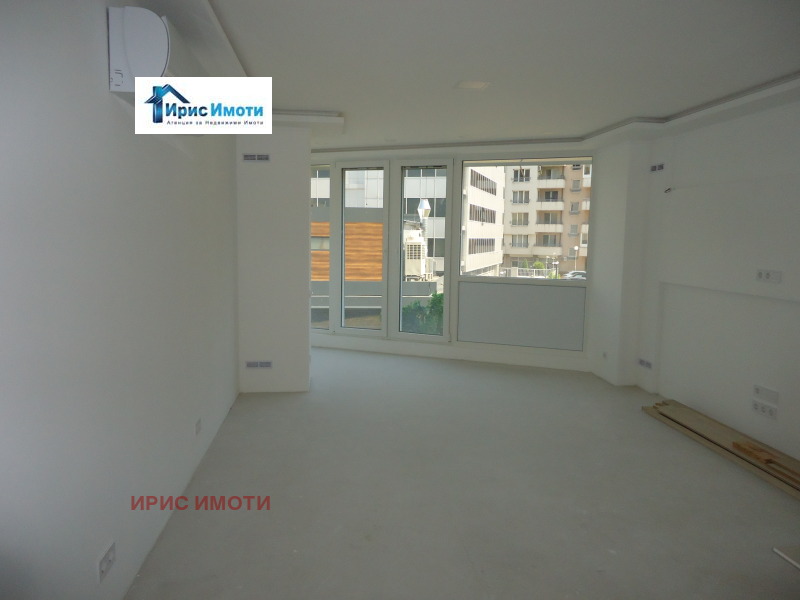 Продава  3-стаен град София , Младост 4 , 90 кв.м | 44552607