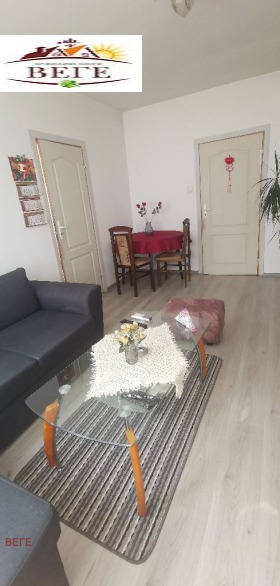 1 chambre Tri tchoutchoura - yug, Stara Zagora 1