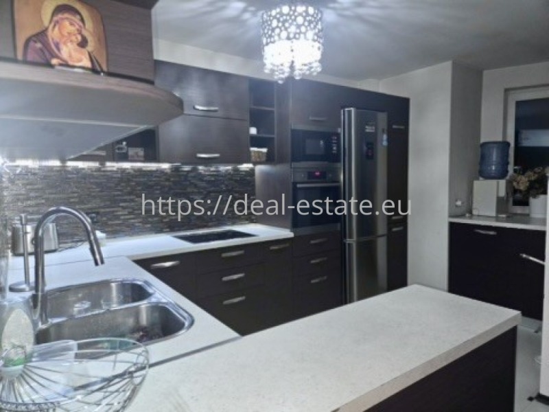 Na sprzedaż  3+ sypialni Blagoewgrad , Szirok centar , 125 mkw | 77509079