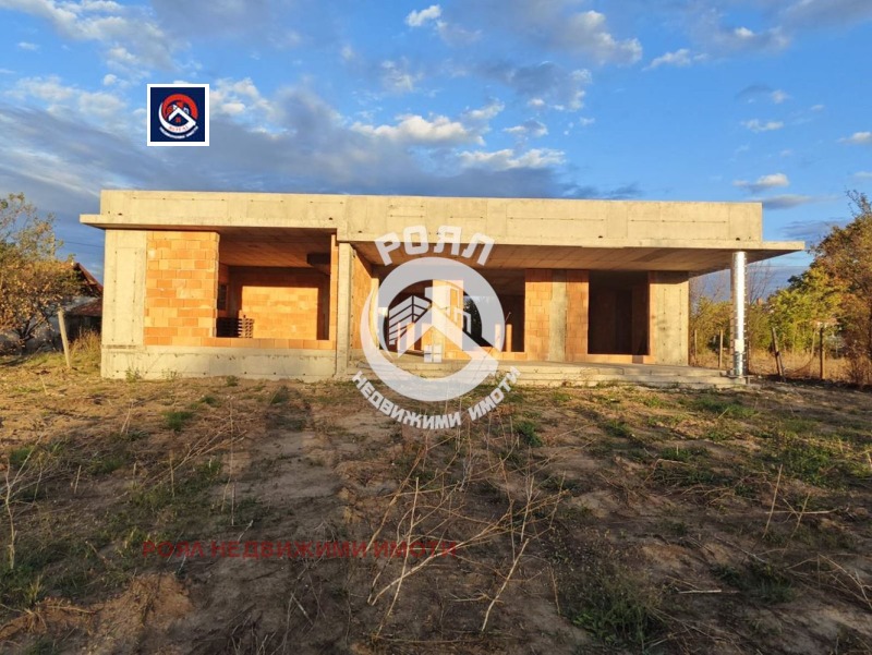 In vendita  Casa regione Plovdiv , Izbeglii , 275 mq | 97139934