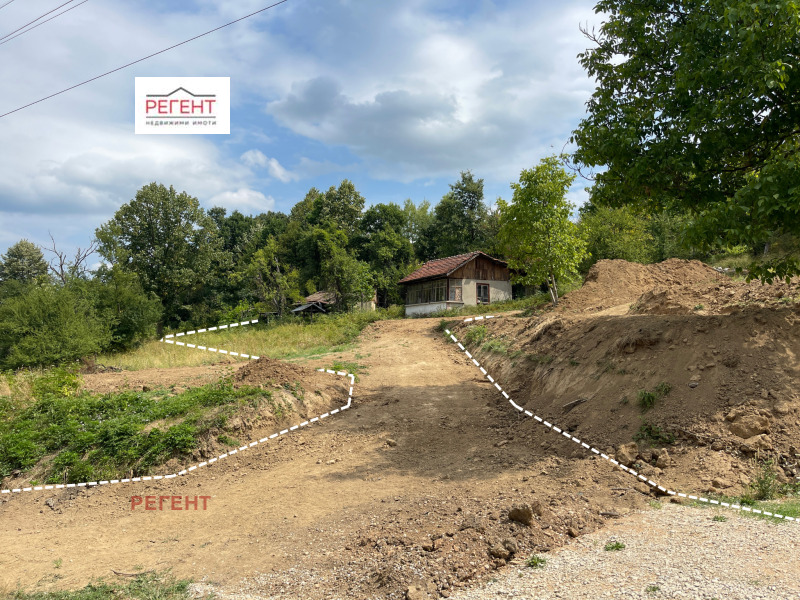 Продава ПАРЦЕЛ в град Габрово, Тлъчници - 1089 кв.м / 45 000 € » 88 012.35 лв., РЕГЕНТ