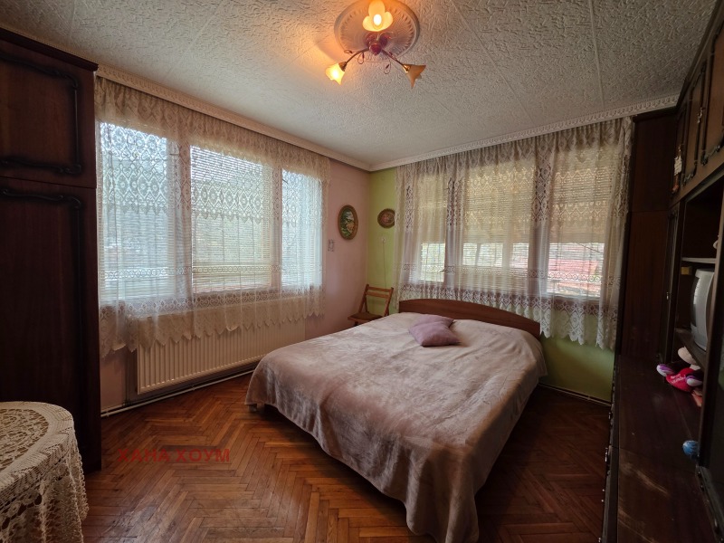 Продава КЪЩА, гр. Априлци, област Ловеч, снимка 8 - Къщи - 52688554