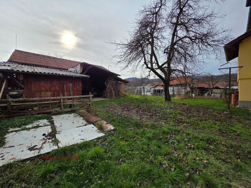 Продава КЪЩА, гр. Априлци, област Ловеч, снимка 15 - Къщи - 52688554