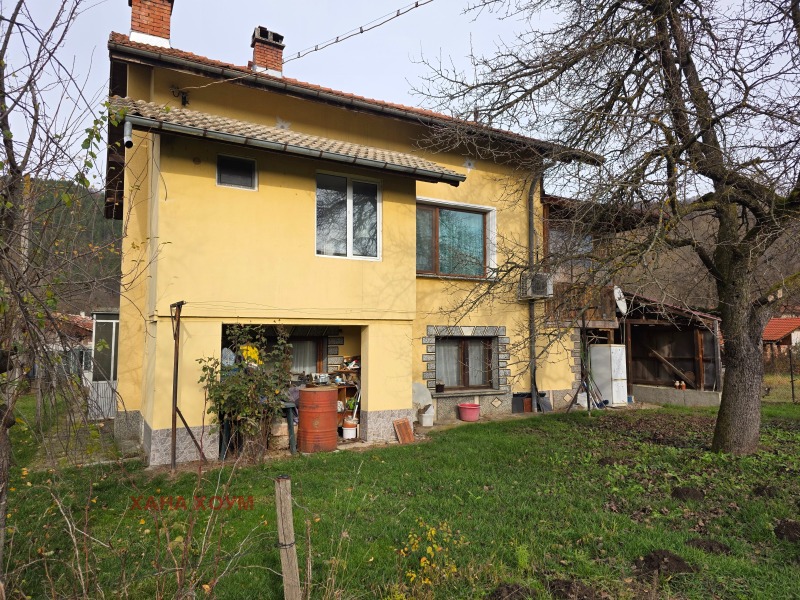 Продава КЪЩА, гр. Априлци, област Ловеч, снимка 2 - Къщи - 52688554