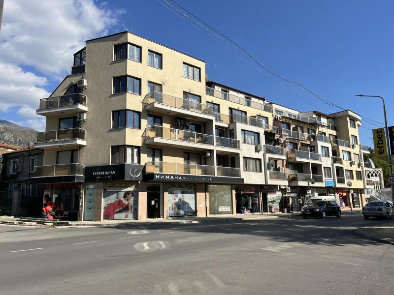 Продава  Магазин област Пловдив , гр. Карлово , 185 кв.м | 11501818 - изображение [2]