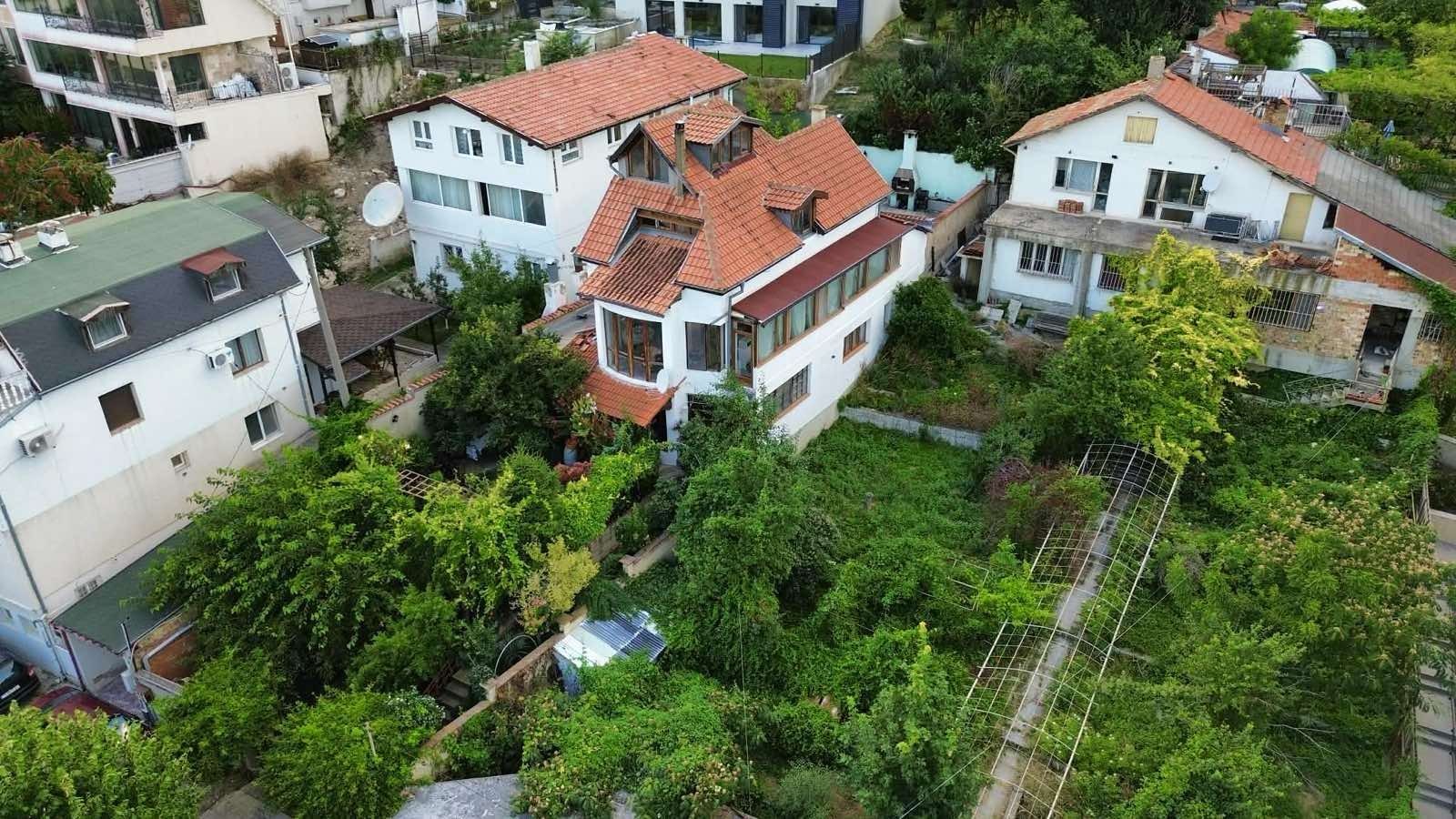 Продава КЪЩА, гр. Варна, Бриз, снимка 2 - Къщи - 55636160