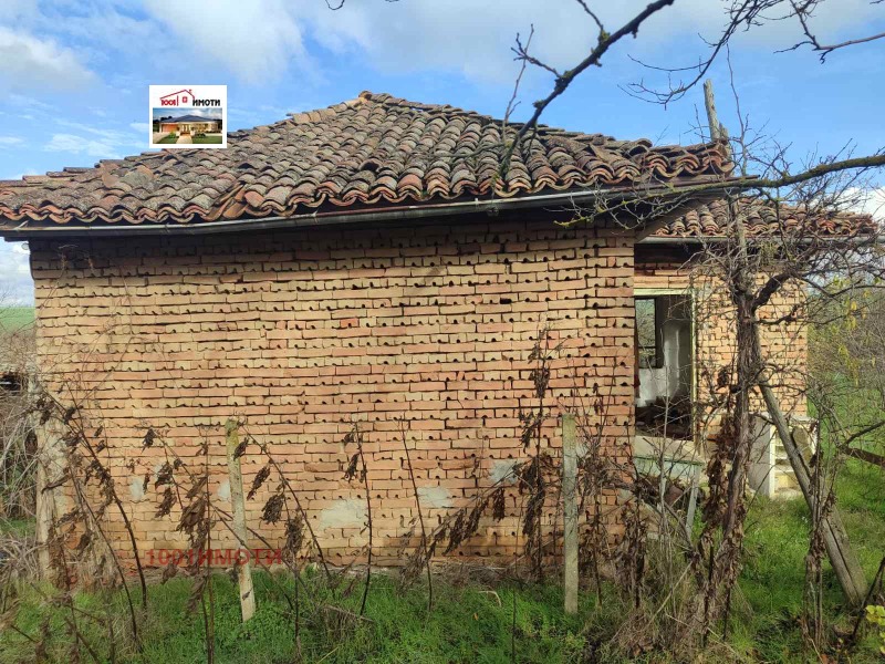 Продава КЪЩА, с. Земенци, област Добрич, снимка 3 - Къщи - 49348310