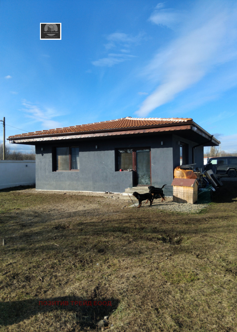 Продава КЪЩА, с. Яхиново, област Кюстендил