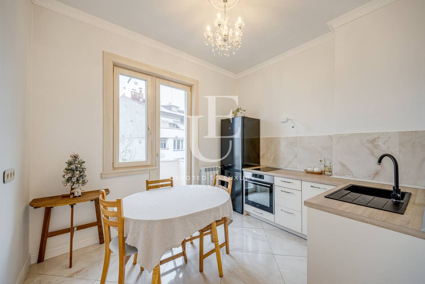 Продава 3-СТАЕН, гр. София, Център, снимка 2 - Апартаменти - 48574658
