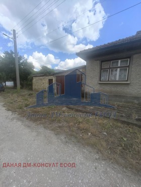 Продава  Къща, с. Мадара