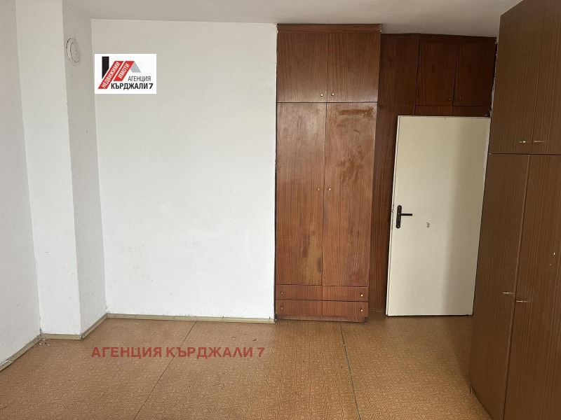 Продава 2-СТАЕН, гр. Кърджали, Център, снимка 4 - Aпартаменти - 49312079