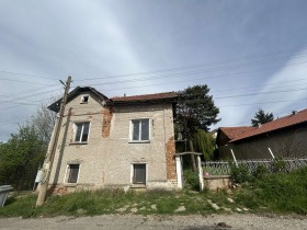 Продажба на имоти в с. Бъркач, област Плевен - изображение 1 