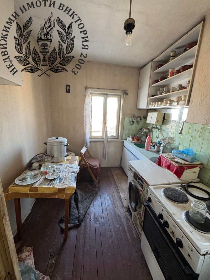 Te koop  Huis Pernik , Bela voda , 150 m² | 57626935 - afbeelding [3]