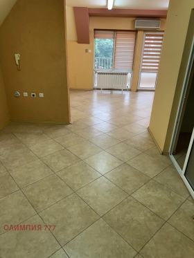 Kontor Sjirok tsentar, Pleven 3