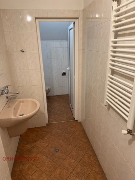 Kontor Sjirok tsentar, Pleven 8