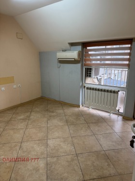 Kontor Sjirok tsentar, Pleven 4