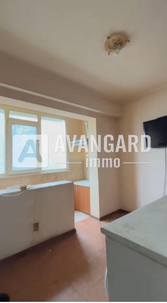 Продава 3-СТАЕН, гр. Варна, Цветен квартал, снимка 2 - Апартаменти - 53512382