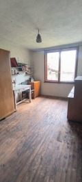 Продава КЪЩА, област Перник, с. Режанци • 90000 лв. • 23600709 — Holmes.bg