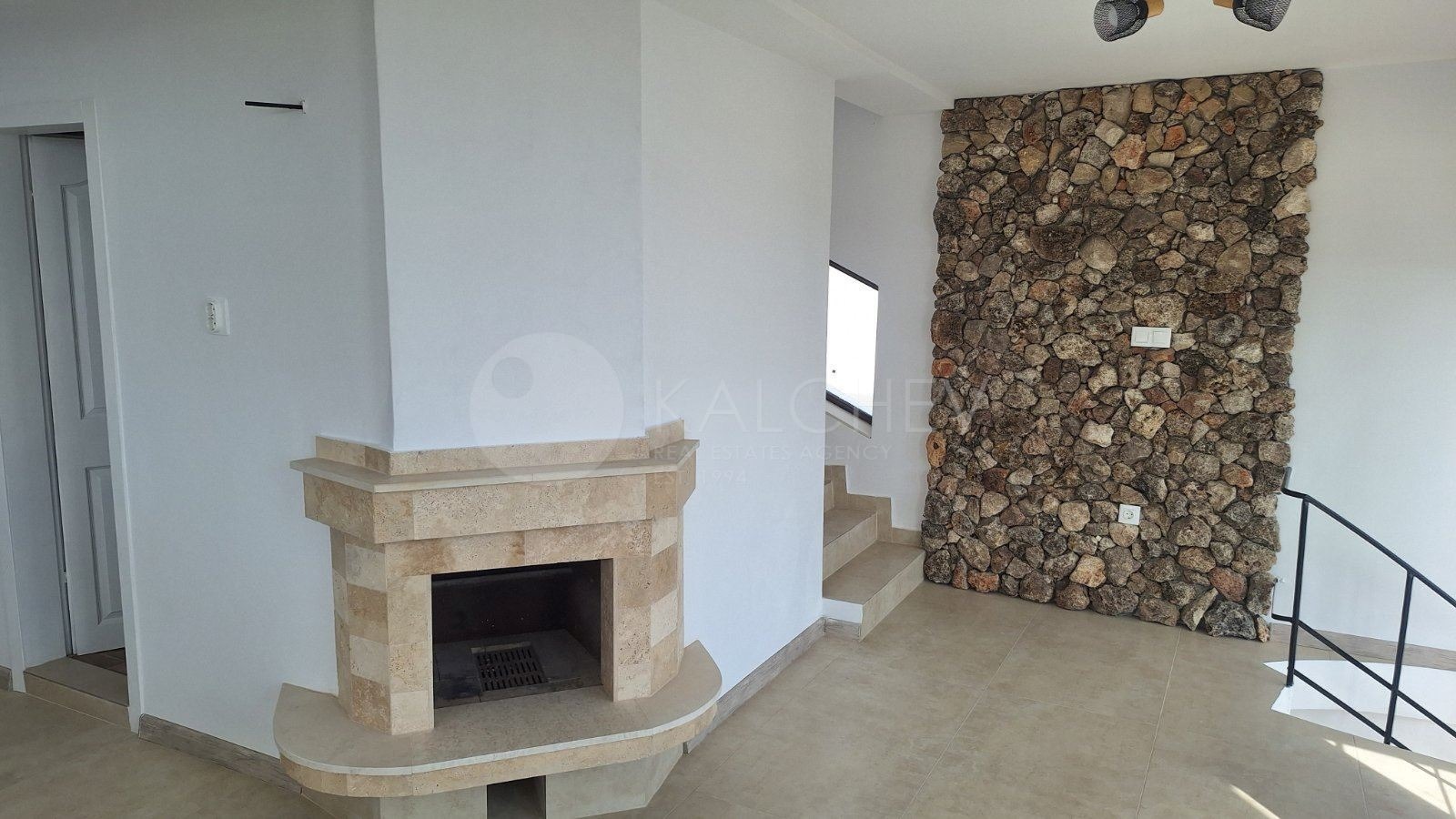 Продава КЪЩА, гр. Балчик, област Добрич, снимка 5 - Къщи - 54252459