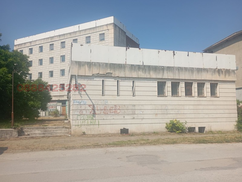 Продава ХОТЕЛ, гр. Левски, област Плевен