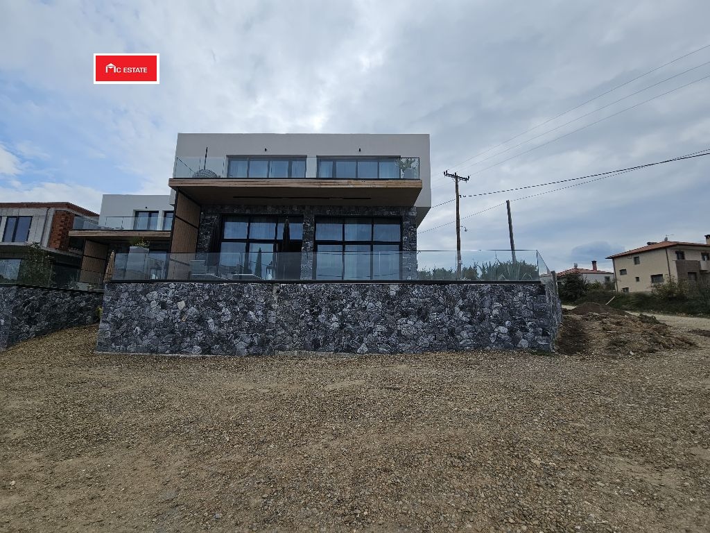 Продава КЪЩА, Извън страната, област Извън страната